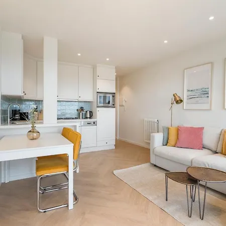 アパート Romantic Getaway With Sea View In *