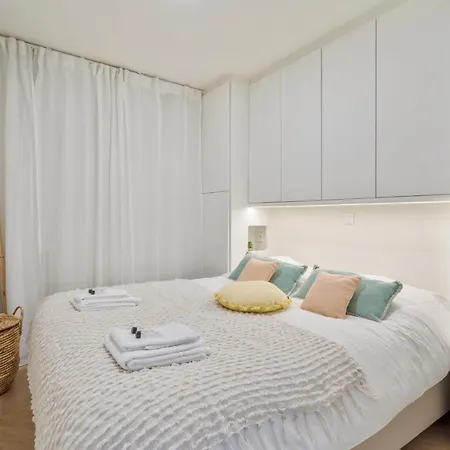 Romantic Getaway With Sea View In アパート ニーウポールト