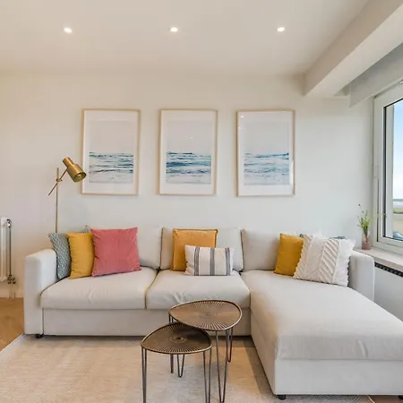 Apartment Romantic Getaway With Sea View In