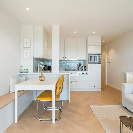 Romantic Getaway With Sea View In アパート