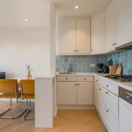 Romantic Getaway With Sea View In Apartament