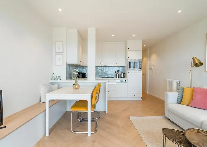 Romantic Getaway With Sea View In Apartament