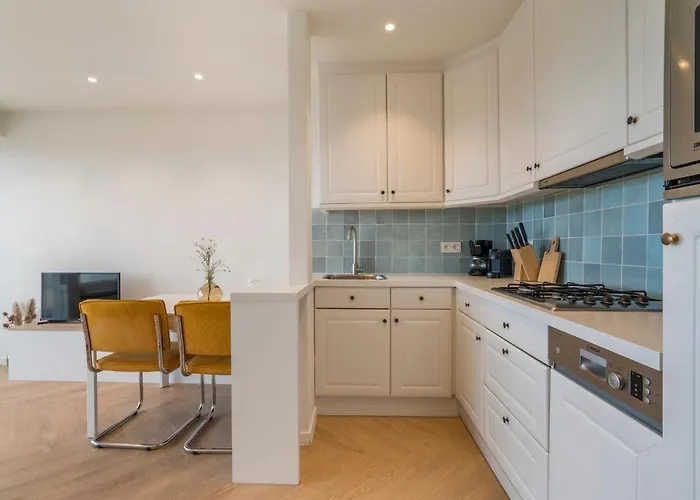 Romantic Getaway With Sea View In Apartament