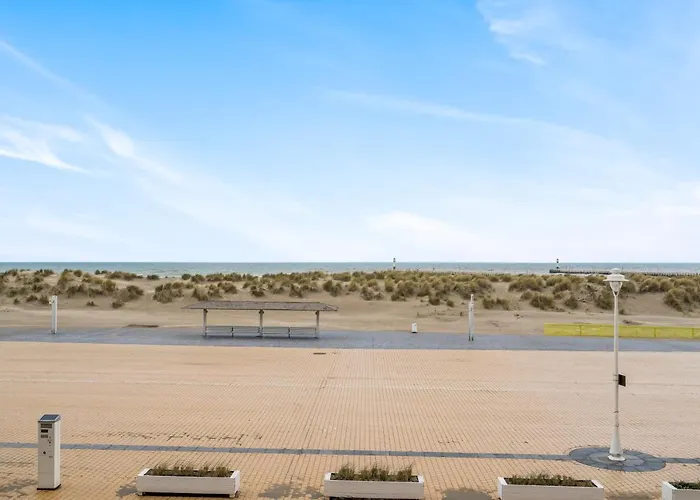 Romantic Getaway With Sea View In 니우포르트